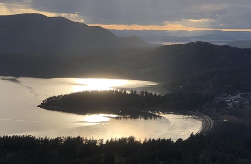 Eastsound House | Best views on Orcas and close to town!