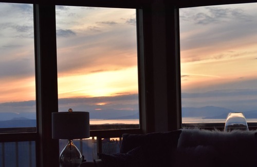 Eastsound House | Best views on Orcas and close to town!