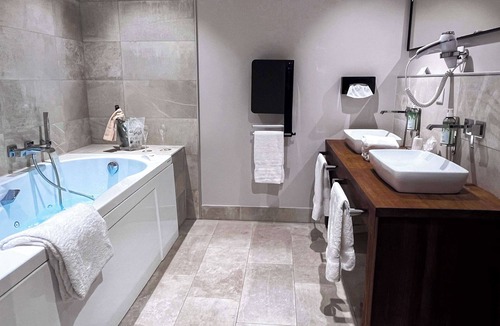 Fresnes-les-Montauban Hotel | Best Western L' Aquarium Arras Nord