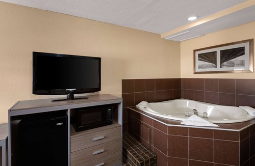 Chillicothe Hotel | Best Western Adena Inn