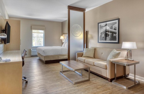 Bandera Hotel | Best Western Bandera Suites & Saloon