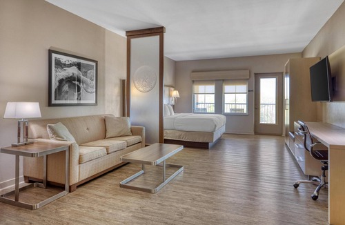Bandera Hotel | Best Western Bandera Suites & Saloon