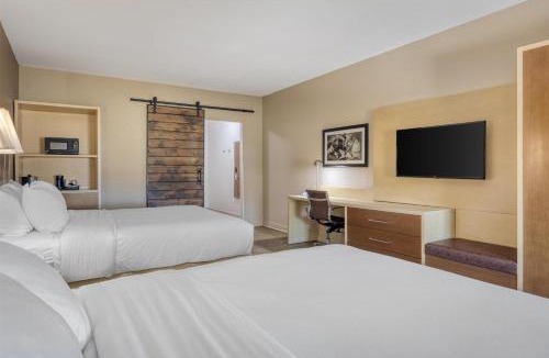 Bandera Hotel | Best Western Bandera Suites & Saloon