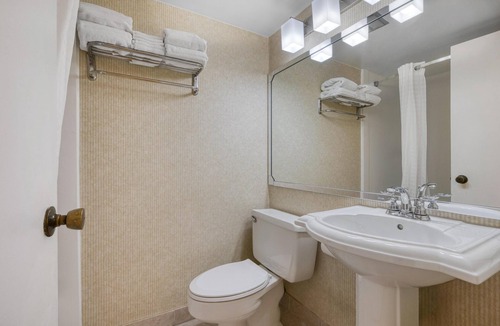 Lakeview Hotel | Best Western Battlefield Inn-Manassas