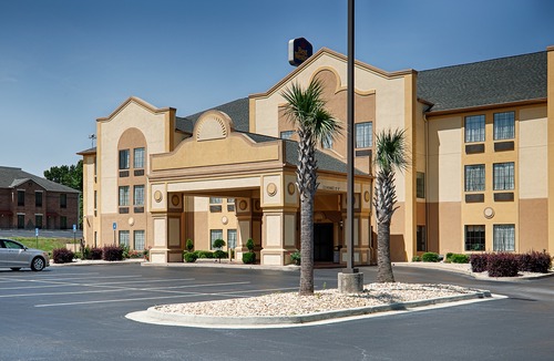 Perry Hotel | Best Western Bradbury Inn & Suites