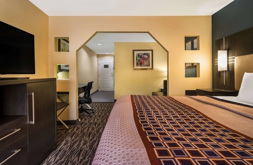Perry Hotel | Best Western Bradbury Inn & Suites