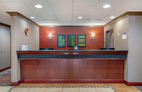 Wood Village Hotel | Best Western Cascade Inn & Suites