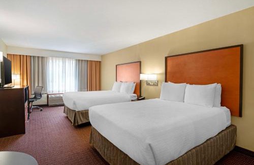 Wood Village Hotel | Best Western Cascade Inn & Suites
