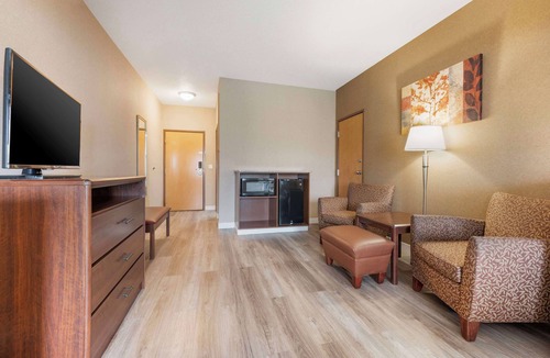 Peru Hotel | Best Western Circus City Inn