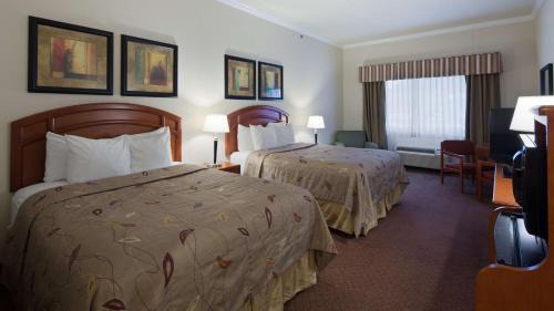 Cleveland Hotel | Best Western Cleveland Inn & Suites
