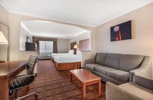 Mineral Wells Hotel | Best Western Club House Inn & Suites