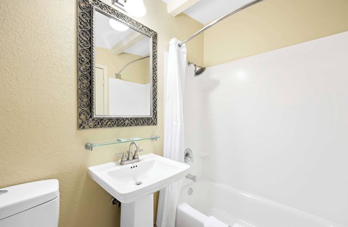 Springfield Hotel | Best Western Coach House