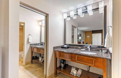Rawlins Hotel | Best Western CottonTree Inn