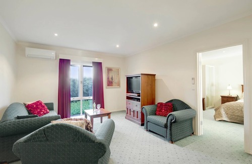 Strathdale Hotel | Best Western Crystal Inn