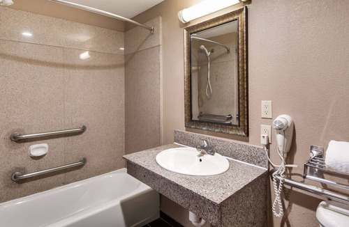 Dayton Hotel | Best Western Dayton Inn & Suites