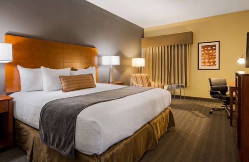 Effingham Hotel | Best Western Delta Inn