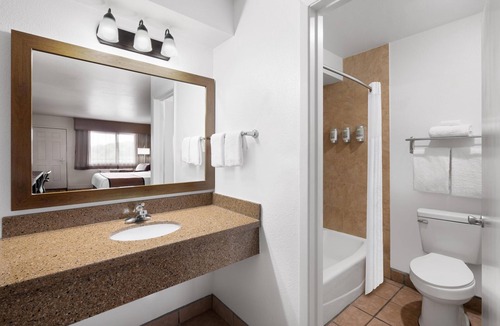 Tucumcari Hotel | Best Western Discovery Inn