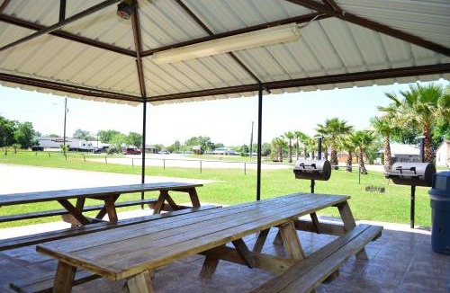 Hallettsville Hotel | Best Western Executive Inn