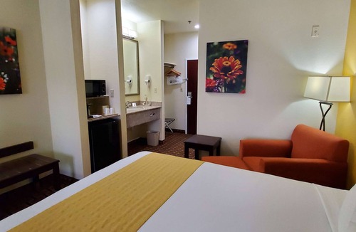 Madisonville Hotel | Best Western Executive Inn & Suites