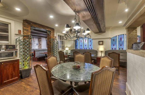 Kingston Hotel | Best Western Fireside Inn