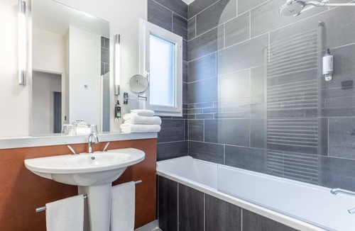 Perignat-les-Sarlieve Hotel | Best Western Plus Hotel Gergovie