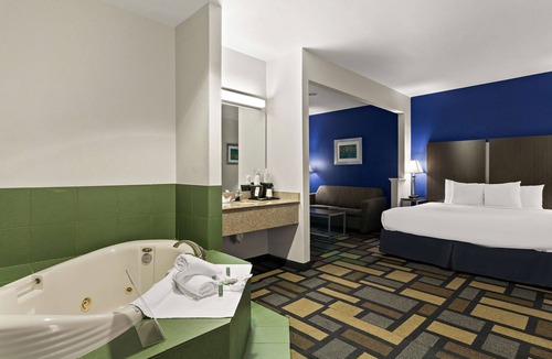 Woodlake - Briar Meadow Hotel | Best Western Galleria Inn & Suites