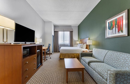 Bentleyville Hotel | Best Western Garden Inn
