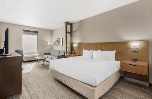 La Vernia Hotel | Best Western Green Oak Inn & Suites