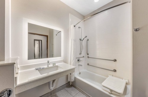 La Vernia Hotel | Best Western Green Oaks Inn & Suites