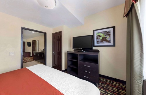 Moore Hotel | Best Western Greentree Inn & Suites