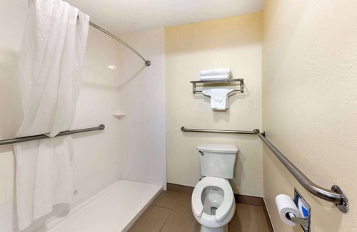 Moore Hotel | Best Western Greentree Inn & Suites