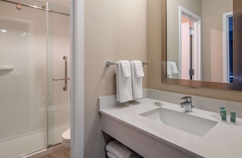 Seabrook Hotel | Best Western Hampshire Inn