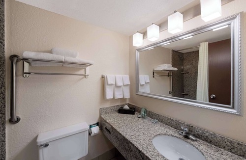 Coliseum Central Hotel | Best Western Hampton Coliseum Inn