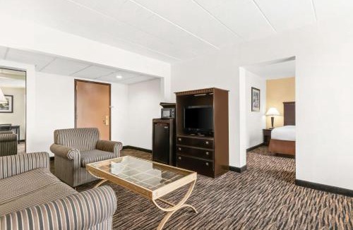 Hazlet Hotel | Best Western Hazlet Inn