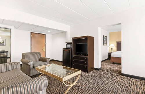 Hazlet Hotel | Best Western Hazlet Inn