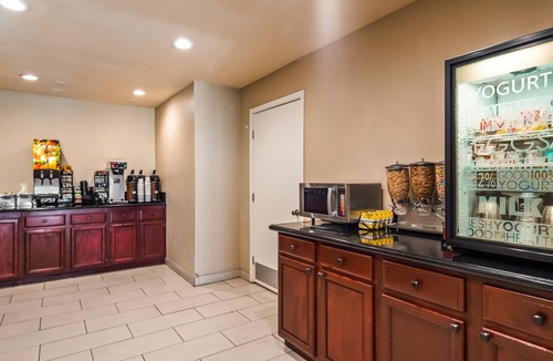 Nut Tree Hotel | Best Western Heritage Inn