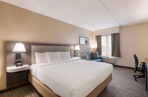 Clear Lake Hotel | Best Western Holiday Lodge