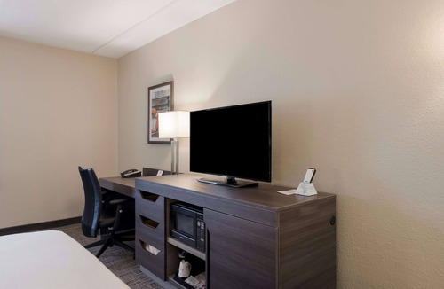 Clear Lake Hotel | Best Western Holiday Lodge