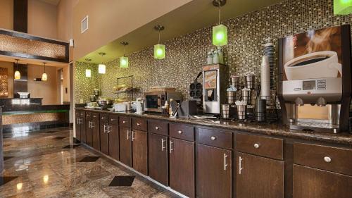 Lake Charles Hotel | Best Western Inn & Suites - Lake Charles