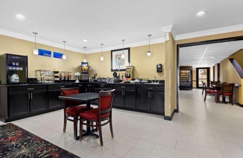 Broken Arrow Hotel | Best Western Kenosha Inn