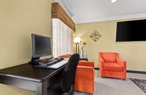 Broken Arrow Hotel | Best Western Kenosha Inn