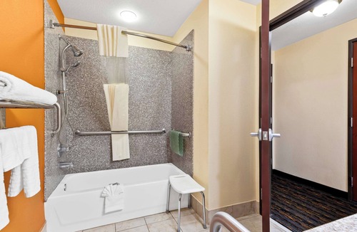 Broken Arrow Hotel | Best Western Kenosha Inn