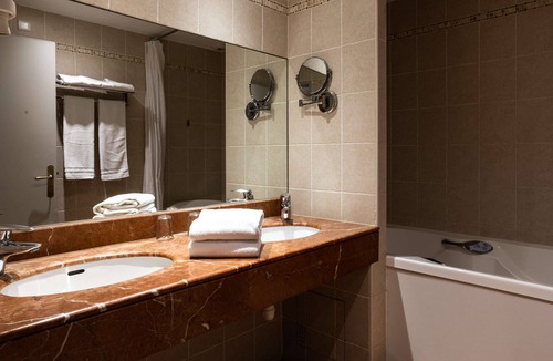 Route d'Arles Hotel | Best Western l'Orangerie