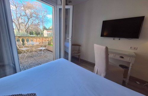 Route d'Arles Hotel | Best Western l'Orangerie