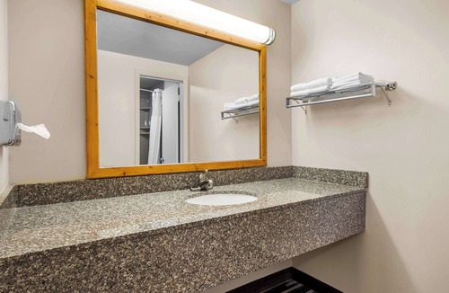 Chamberlain Hotel | Best Western Lee's Motor Inn