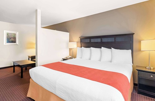 South Beloit Hotel | Best Western Legacy Inn & Suites Beloit/South Beloit