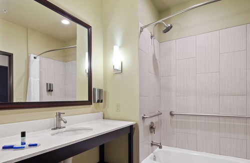 Lindsay Hotel | Best Western Lindsay Inn & Suites