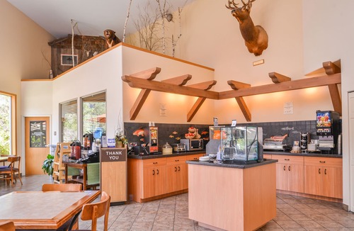 Ahsahka Hotel | Best Western Lodge At River's Edge