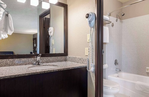 Paradise Hotel | Best Western McCarran Inn
