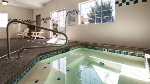 St. Helens Hotel | Best Western Oak Meadows Inn